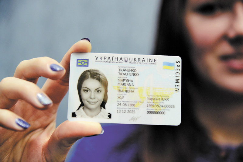 На Украине отчитались  о выдаче 750 тысяч ID-карточек с отпечатками пальцев вместо паспортов-книжек