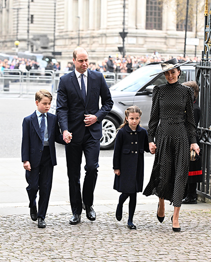 Кейт Миддлтон и принц Уильям с детьми посетили службу в память о принце Филиппе Эндрю, принцесса, британской, принц, которые, горошек, принцессой, многие, Миддлтон, Уильям, выбрала, также, Джуффре, представители, королевы, столкнулись, ситуация, завершился, герцогов, сексскандал