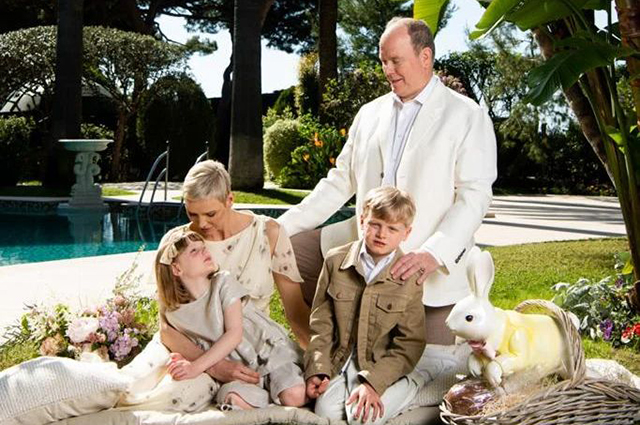 Князь Альбер II и княгиня Шарлен с детьми посетили Норвегию и поцеловались на публике — вопреки слухам о проблемах в браке