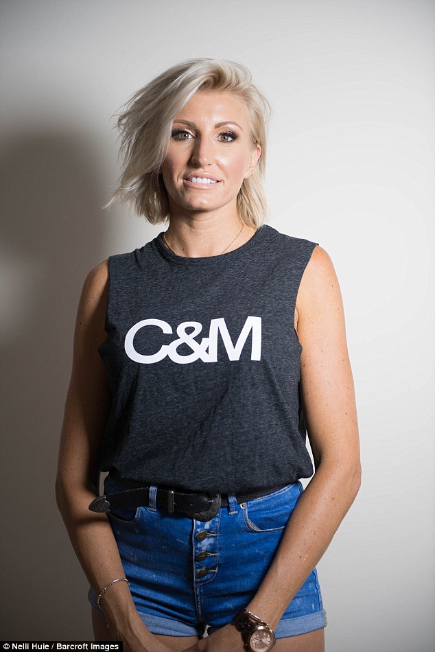 Мать двоих детей заявила, что является обладательницей самых длинных ног в мире Мать двоих детей заявила, что является обладательницей самых длинных ног в мире