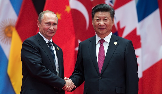 Фото. Владимир Путин и лидер Китая Си Цзиньпин © BERND VON JUTRCZENKA | GLOBALLOOKPRESS.COM