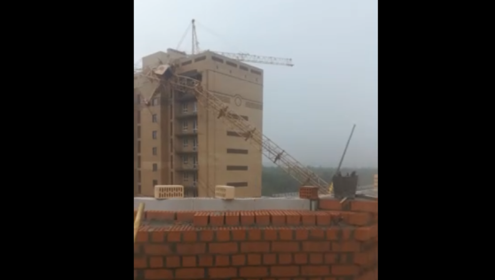 Падение крана в свободном
