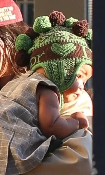 Рианна впервые появилась на публике с дочерью Рианна, Rocky, родила, дочерьюРианна, руках, Instagram, признанной, коллекции, годаДочь, Рианны, РокиНапомним, встречается, рэпером, певица, экстремистской, появился, второй, прошлом, объявила, badgalririInstagram