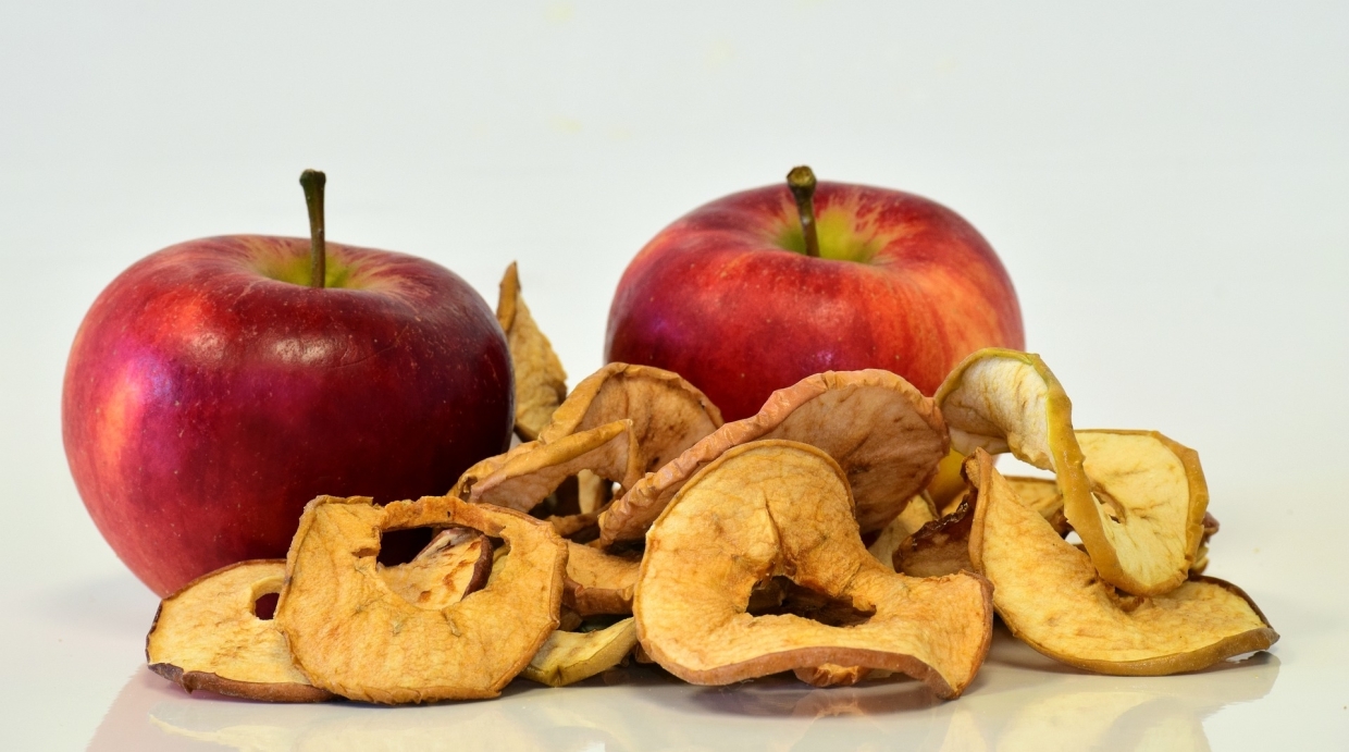 Дегидрированное яблоко можно использовать вместо чипсов для легкого и здорового перекуса