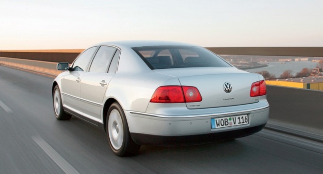 Быстрые автомобили, которые выглядят медленными Автомобили