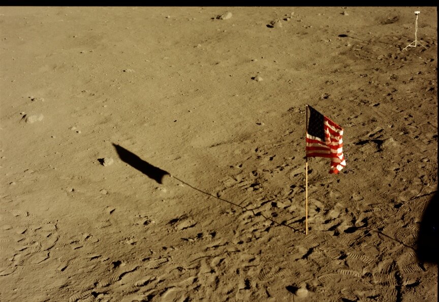 Оригинал: http://tothemoon.ser.asu.edu/data_a70/AS11/extra/AS11-37-5473.small.png