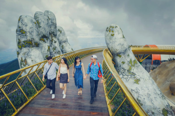 Во Вьетнаме открылся новый «Золотой мост»