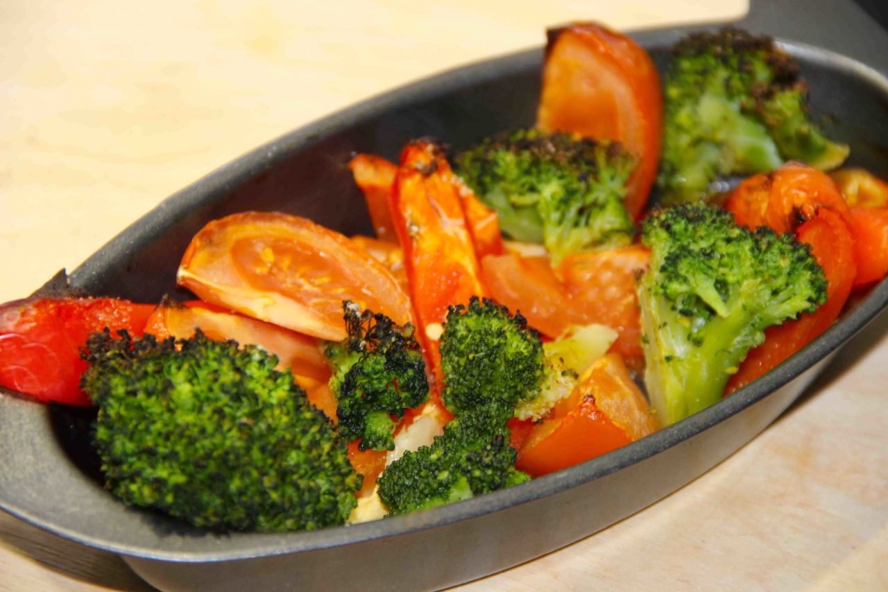 Диетические овощи на сковороде. Запеченные овощи. Варка овощей. Запекать овощи овощи. Как приготовить овощи для диеты.