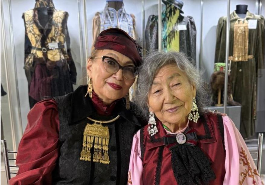 В Якутии открылась большая выставка народной мастерицы Елены Большаковой и ее дочери Марии Егоровой