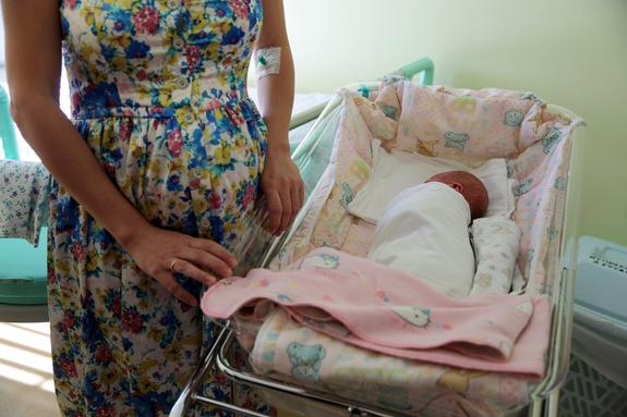 Петербургские депутаты поддержали законопроект о подарках для новорожденных