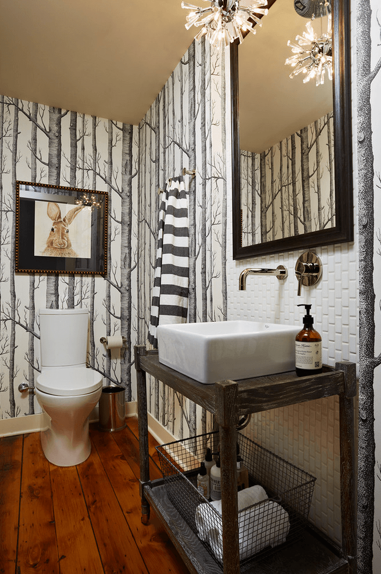 Ванная комната редко используется для создания стильного интерьера. Чаще всего ее делают просто удобной и привлекательной без изысков и трендовых деталей.-9