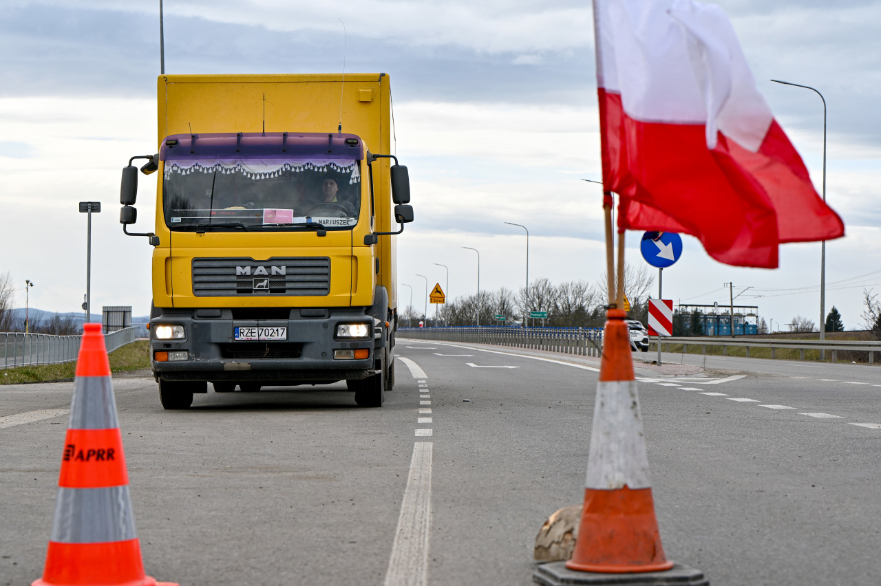 Польша строит электрический забор на границе с Белоруссией