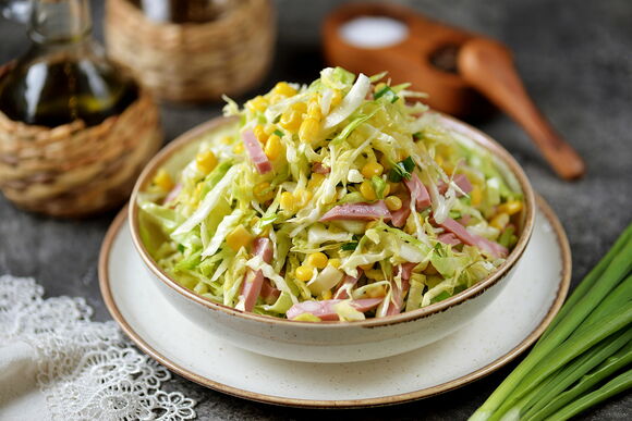 Простые салаты из капусты: 10 рецептов на скорую руку рецепты,салаты