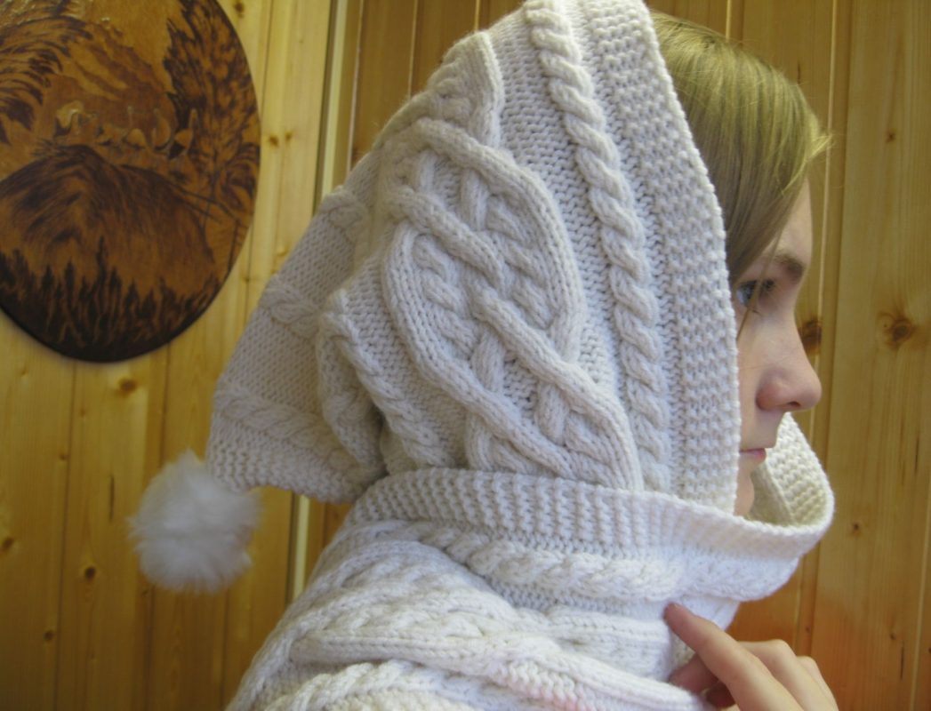 Капор 2020 zara. Вязаный капюшон-шарф. Mcr шарф-капюшон. Объемный шарф-капюшон. Вязаный капюшон-шарф.