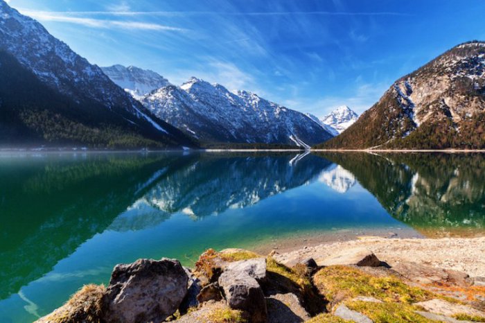 Живописное озеро Планзее считается одним из популярных мест для гребли.