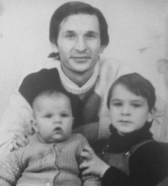 Федор Добронравов с сыновьями (фотография 1990 года)