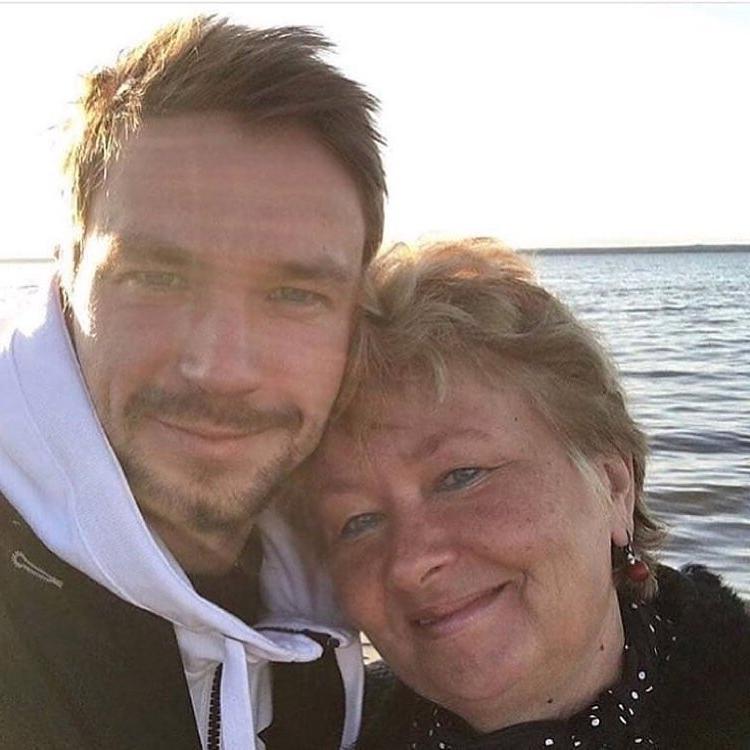 Как выглядят мамы известных в России артистов