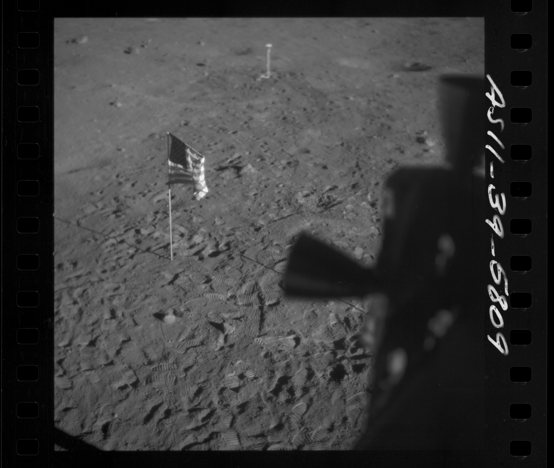 Оригинал: http://tothemoon.ser.asu.edu/data_a70/AS11/extra/AS11-39-5809.small.png