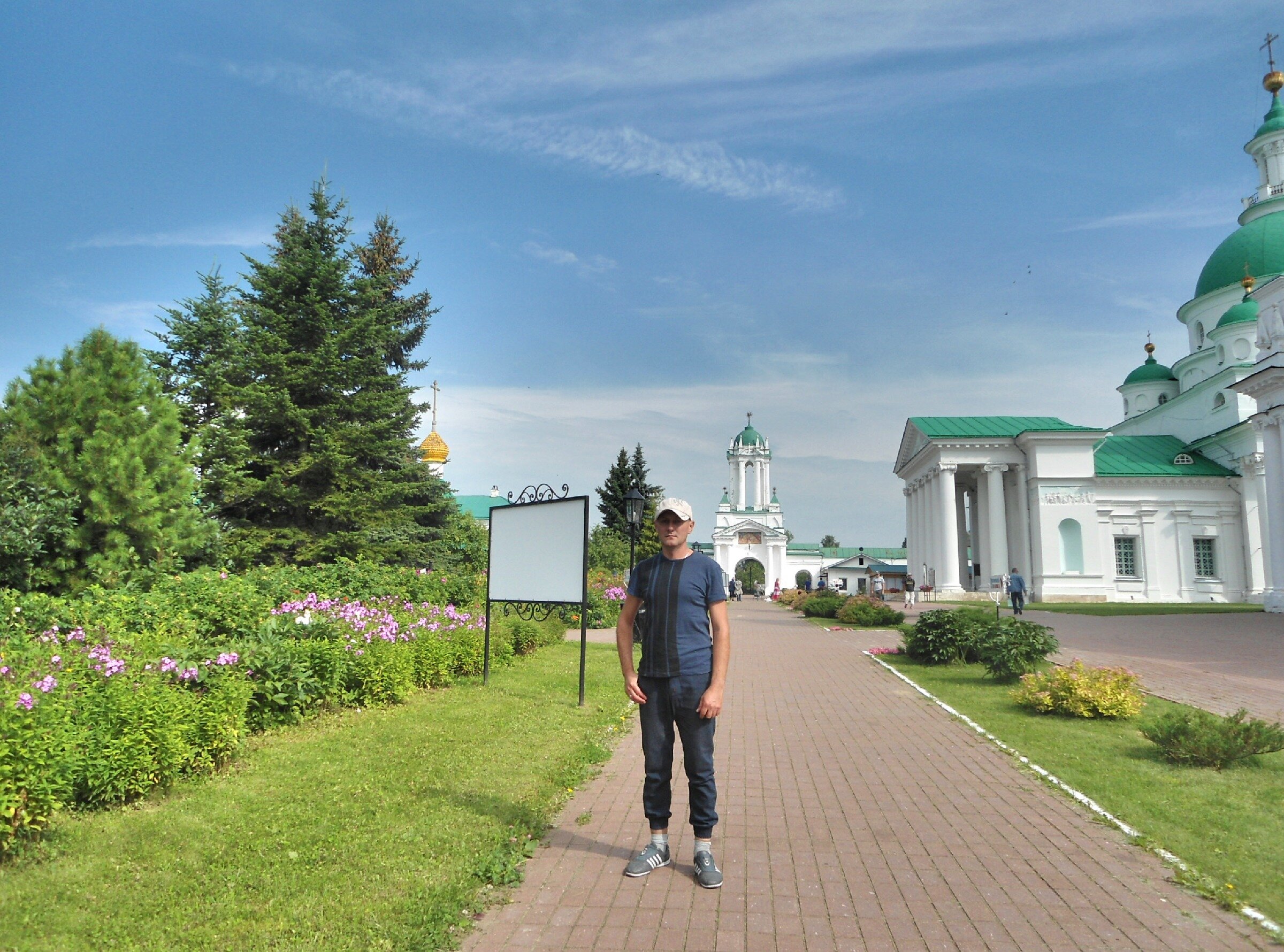 Димитриев. Ростов Великий набережная. Огород в Спасо Преображенском монастыре Ростова Великого. Рудаков Ростов Великий. Ростов Великий мужской храм.