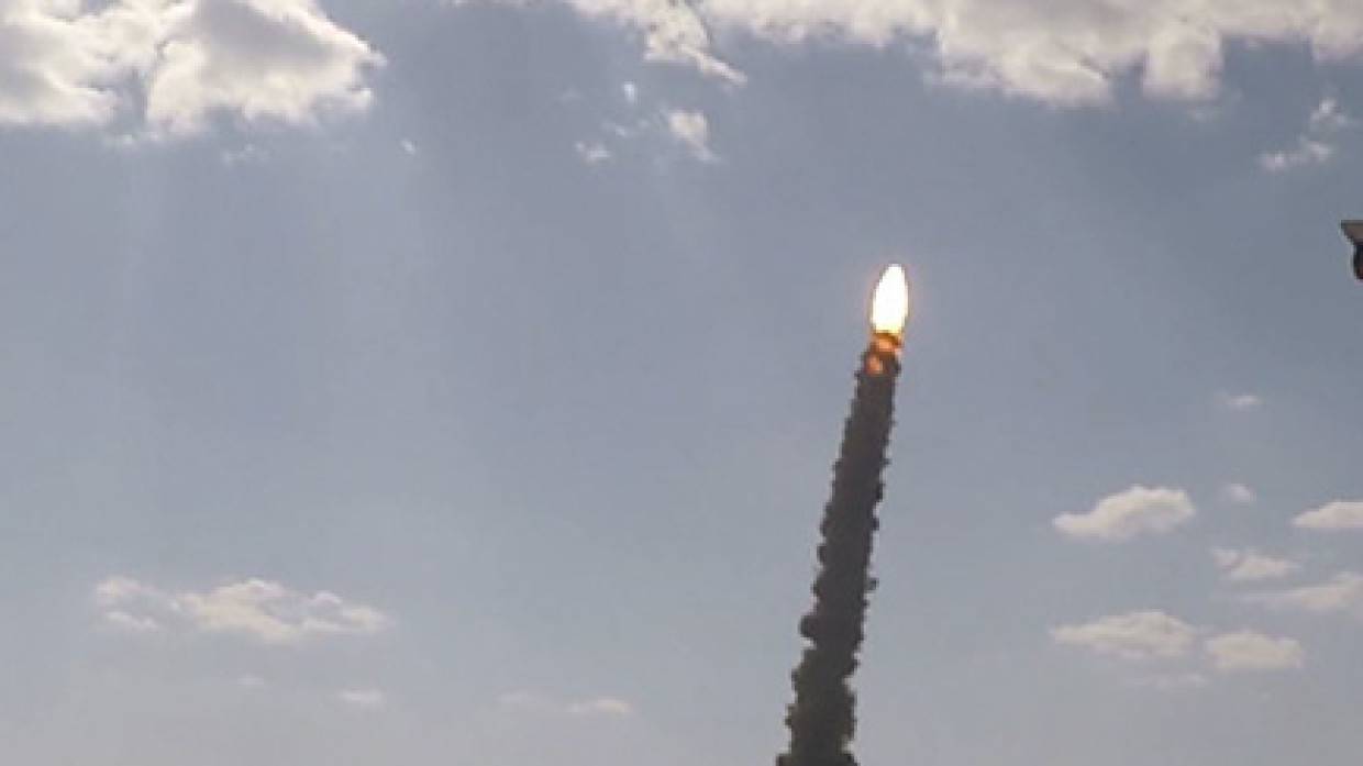 пуск баллистической ракеты северной кореи. корейская ядерная ракета. кндр запустила "неизвестный снаряд" в сторону японского моря. рсзо кндр kn-09. м777 гаубица сша.