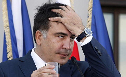 Саакашвили обвинил Кремль в конфузе с брюками, заправленными в носки