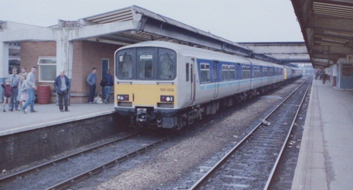 Рельсовый автобус BR Class 150 — дизельная электричка британской глубинки