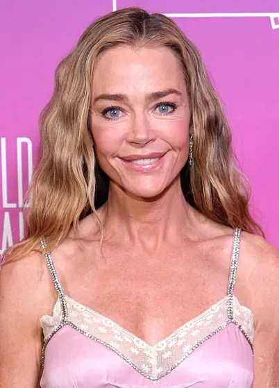 55-летняя Дениз Ричардс впервые вышла в свет после нашумевшей подтяжки лица Ричардс, актриса, Дениз, после, фильме, операции, подтяжку, целого, который, РичардсДениз, появилась, одним, самых, давно, реалитишоу, героиней, стала, славы, После, моложеДениз