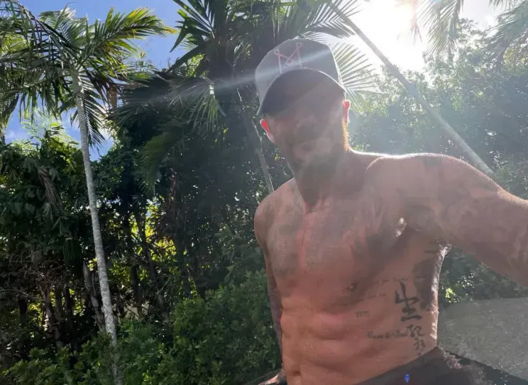 Дэвид и Виктория Бекхэм показали, как отдыхают в Майами Виктория, Дэвид, сыном, семье, Майами, соцсетях, словам, конфликта, болезненноПомимо, очень, разлад, переживают, инсайдера, откровенные, своей, мемуары, семьи, написать, собирается, Бруклин