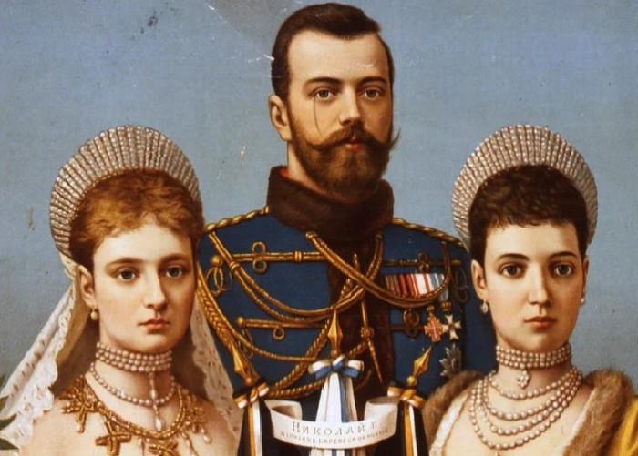Откуда у британской королевы Елизаветы II тиара из потерянных фамильных сокровищ Романовых