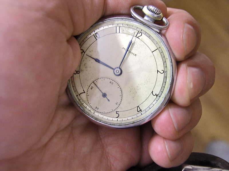 Корпус часы молния. Часы молния ЧЧЗ 2-58. Карманные часы Челябинского часового завода. Переделка карманных часов в наручные. Карманные часы переделанные в наручные.