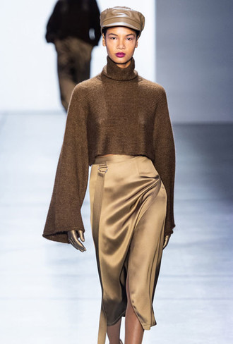 Пушистые шляпы, ушанки и бейсболки без козырька: самые модные головные уборы сезона 