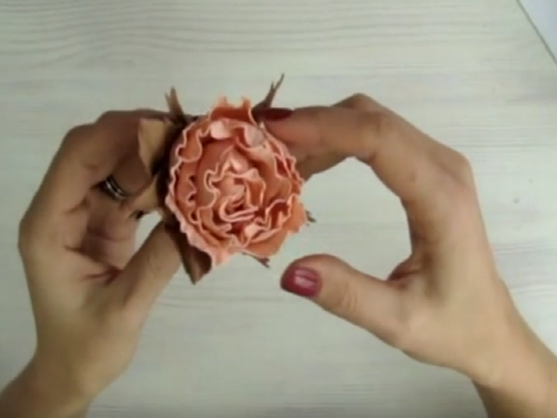 Нежная роза из фоамирана Нежная роза из фоамирана рукоделие