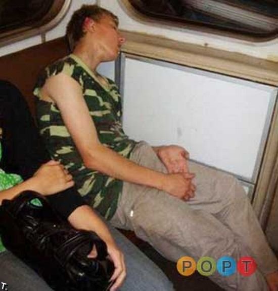 Люди в метро прикол (99 фото)