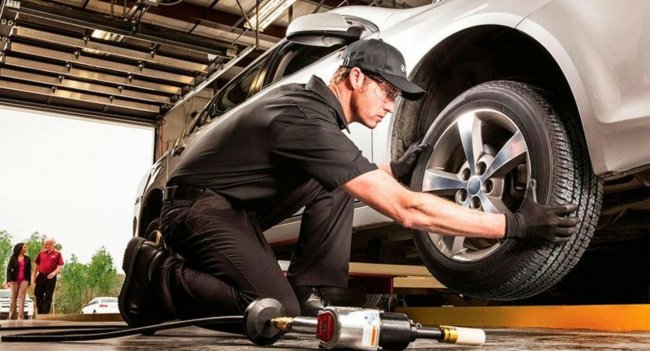 Автомобильные мифы, в которые продолжают верить водители Автомобильные мифы, в которые продолжают верить водители Автомобили