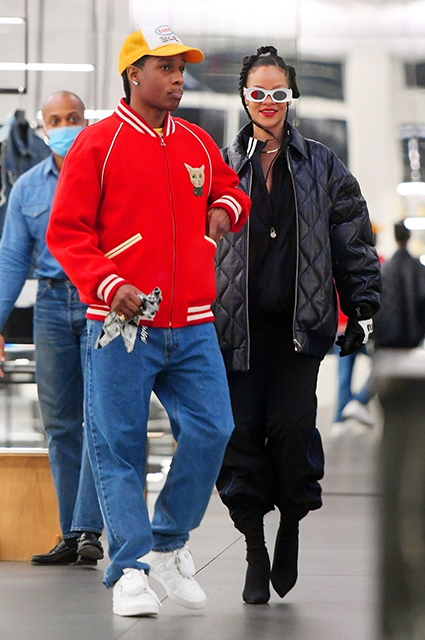 Off-duty: Рианна и A$AP Rocky на шопинге в Нью-Йорке Off-duty: Рианна и A$AP Rocky на шопинге в Нью-Йорке Rocky, Рианна, РианнаЗнаменитости, соответствующе, поклонники, звезд, скупятся, комплименты, называя, самой, стильной, парой, шоубизнеса, встречаются, район, больше, сентябре, вместе, появились, красной