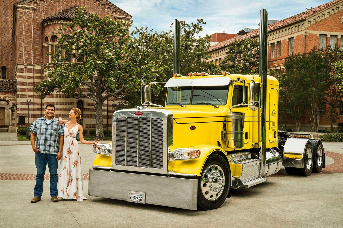 Девушки и тягачи Peterbilt Девушки и тягачи Peterbilt