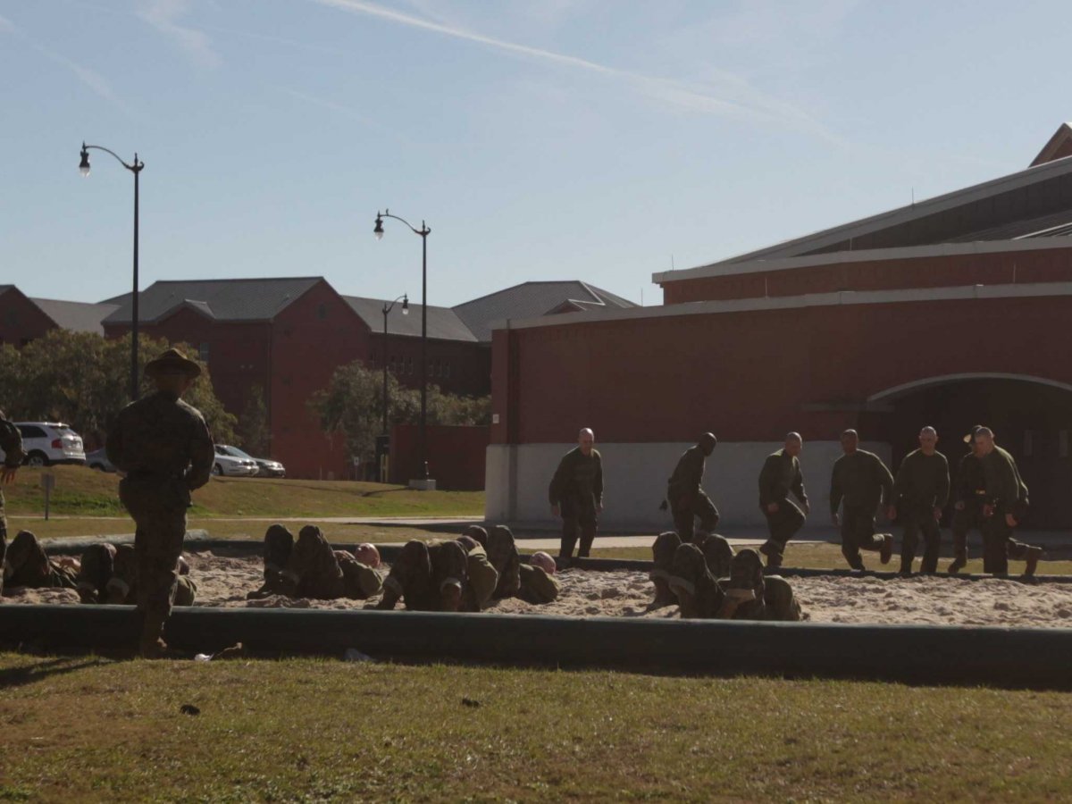 Как выглядят казармы, где живут и тренируются морские пехотинцы США