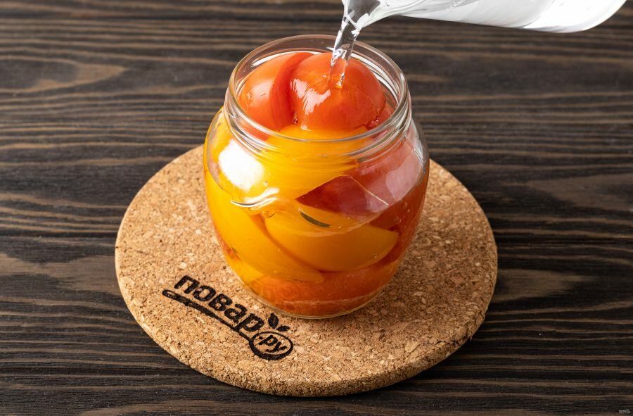 Если вы скучаете по сочным спелым помидорам зимой, и не готовы довольствоваться томатами из супермаркета без вкуса и запаха, тогда этот рецепт как раз для вас!-5