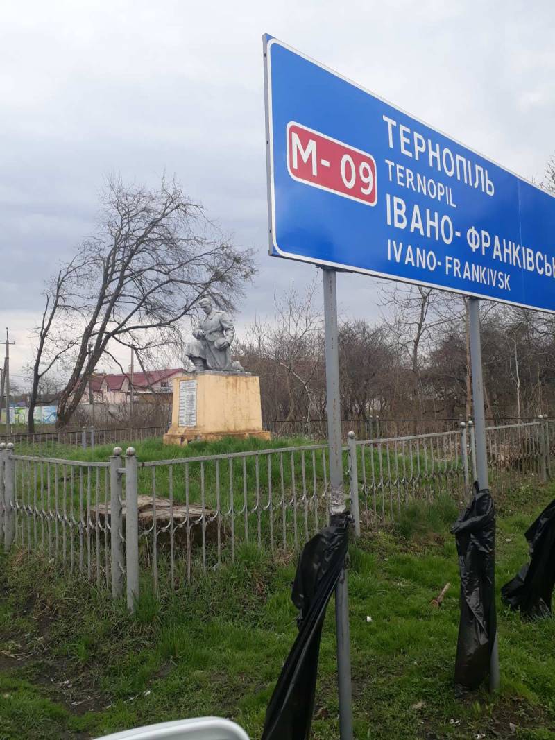 Западная Украина: памятники, память и беспамятство Западная Украина: памятники, память и беспамятство украина
