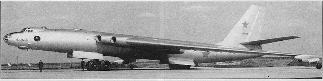 Первый танкер - самолет М-4 №0205