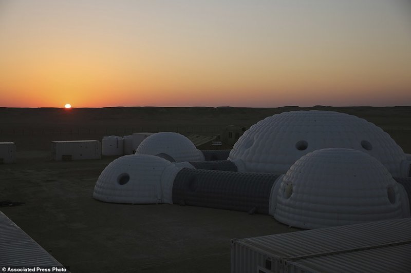 В пустыне на Среднем Востоке идёт эксперимент по симуляции жизни на Марсе ynews, космос, марс, наука, новости, ученые, фото, эксперимент