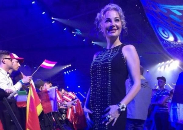 «Убитая горем» певица Максакова зажигала на Евровидении в Киеве