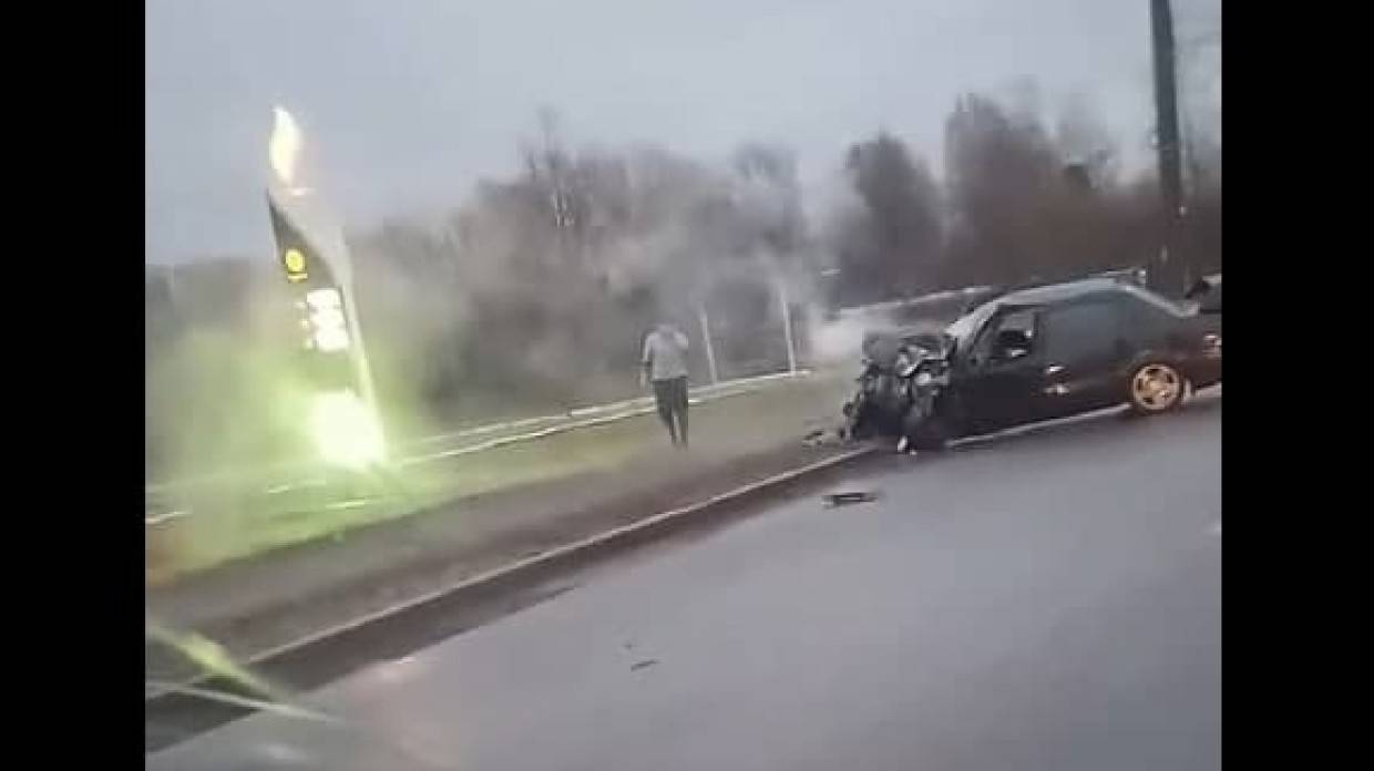 Видео с места серьезного ДТП с автобусом в Архангельске появилось в Сети Происшествия