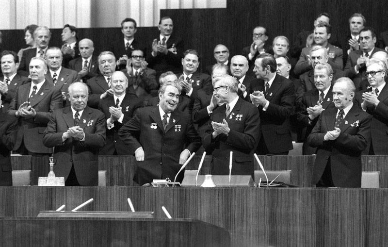 Молодые, «однако», не соображают. Михаил Леонтьев и новая геронтократия Молодые, «однако», не соображают. Михаил Леонтьев и новая геронтократия молодежи, молодежь, Леонтьев, России, жизни, Леонтьева, конечно, очень, только, право, Михаил, страны, Потому, молодые, Министерства, мнению, человека, должны, Источник, нашей