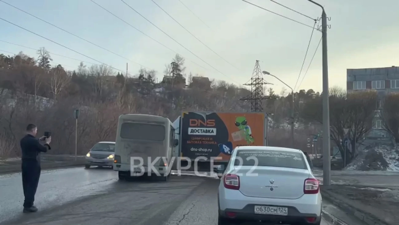 Сразу две аварии произошли на улице Загородной в Барнауле