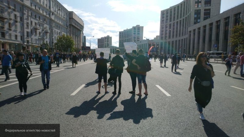 Очередной митинг-фиаско грозит московской оппозиции потерей западных спонсоров