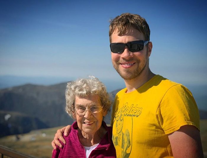 Внук колесит по миру со своей 85-летней бабулей Внук колесит по миру со своей 85-летней бабулей отдых,путешествие,турист