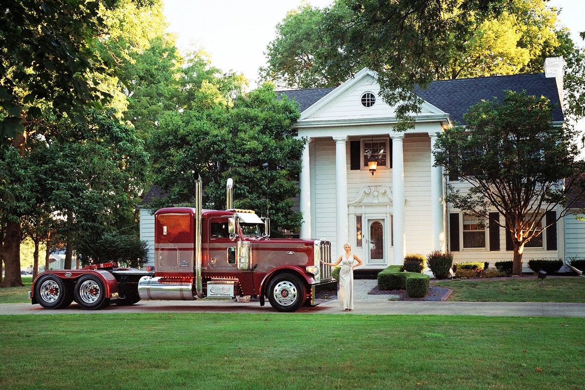 Девушки и тягачи Peterbilt Девушки и тягачи Peterbilt