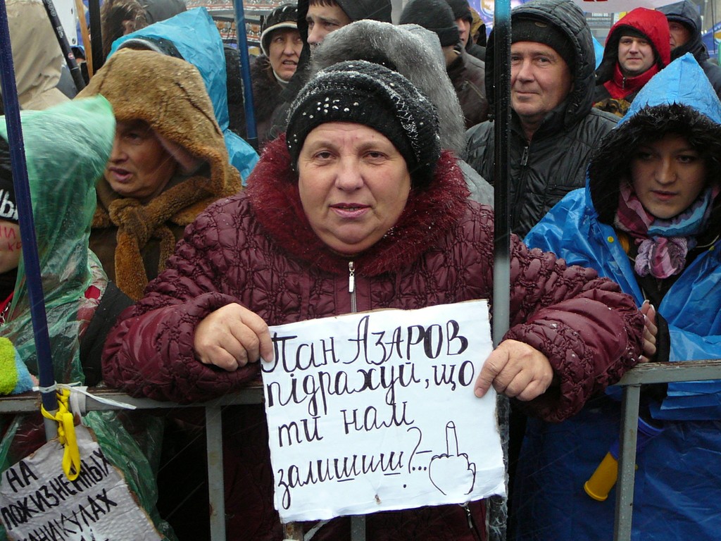 Слезы майдана. Украинские пенсионерки на Майдане.