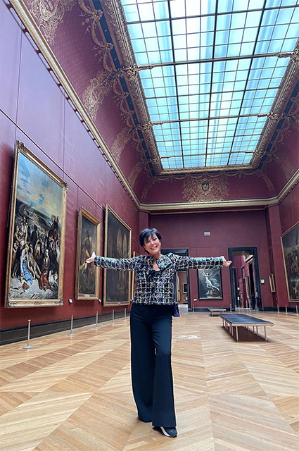 Селфи, пустой Лувр и прогулки: Ким Кардашьян показала, как проводит время с дочерью Норт в Париже Звездные дети